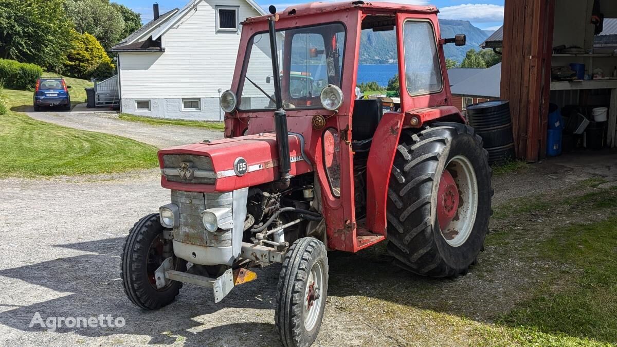 ciągnik kołowy Massey Ferguson 135