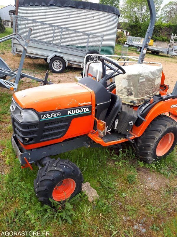 mini traktor Kubota BX2200